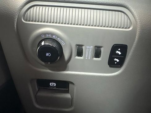 Used 2024 Jeep Wagoneer L Series II RWD image 34