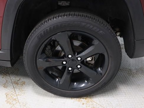 Used 2023 Jeep Grand Cherokee Altitude image 19