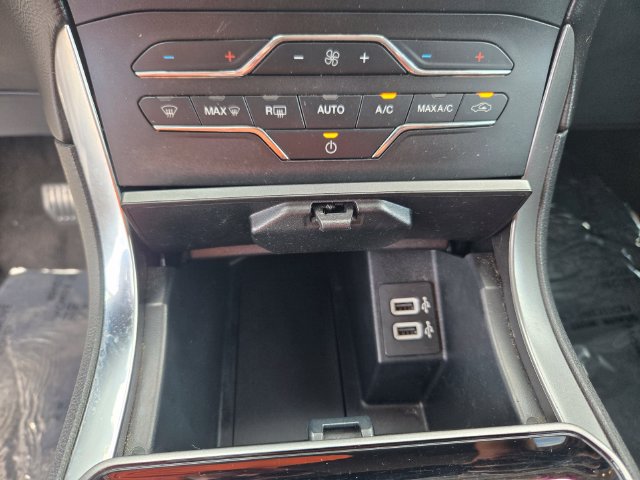 Used 2020 Ford Edge SE AWD/4WD image 15