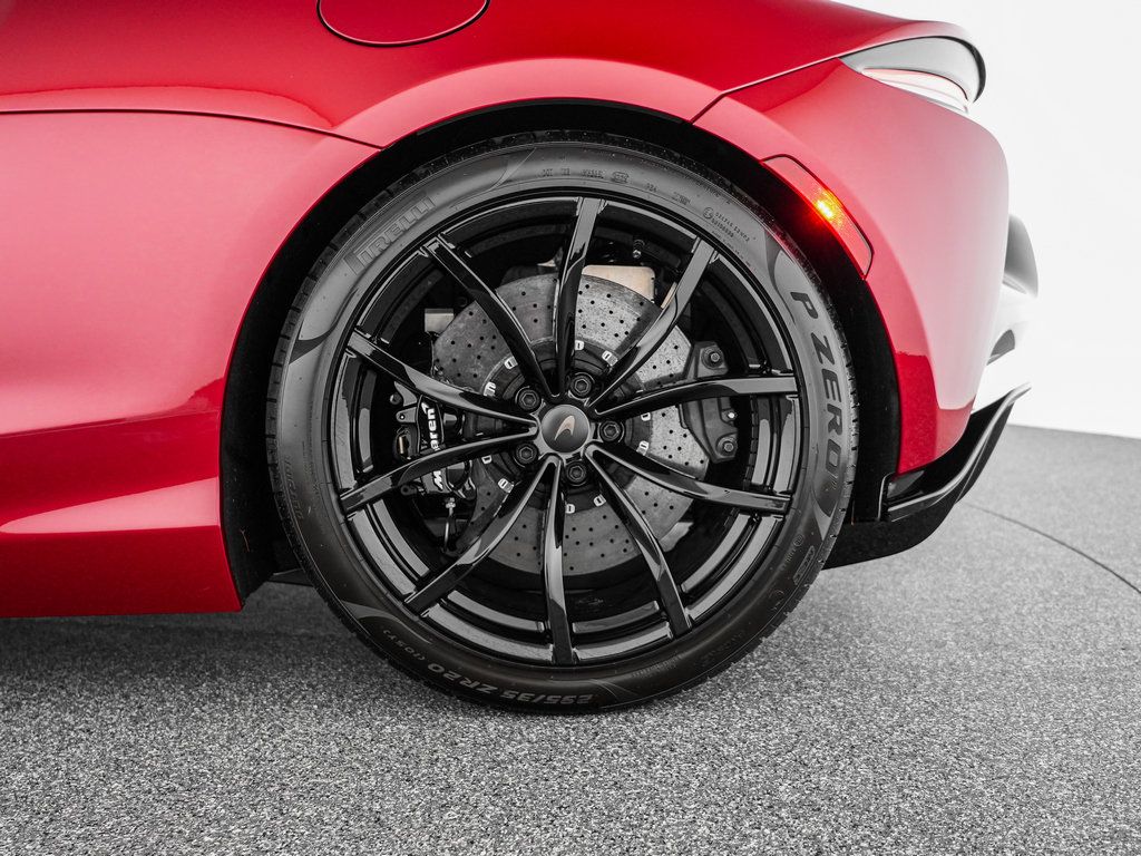 Used 2025 McLaren Artura Spider RWD image 32