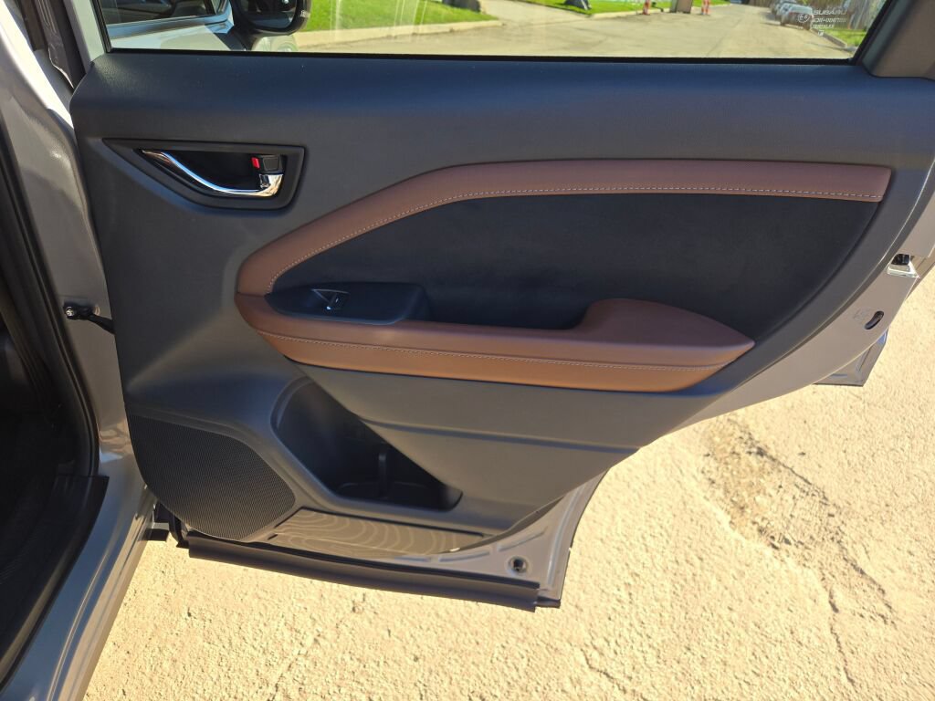 Certified 2025 Subaru Forester Touring AWD/4WD image 8