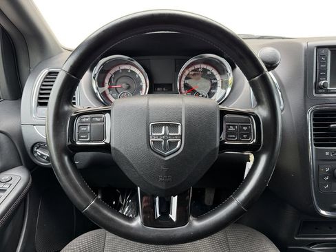 Used 2020 Dodge Grand Caravan SE FWD image 25