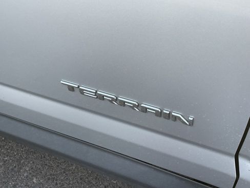 Used 2017 GMC Terrain SLE FWD image 4