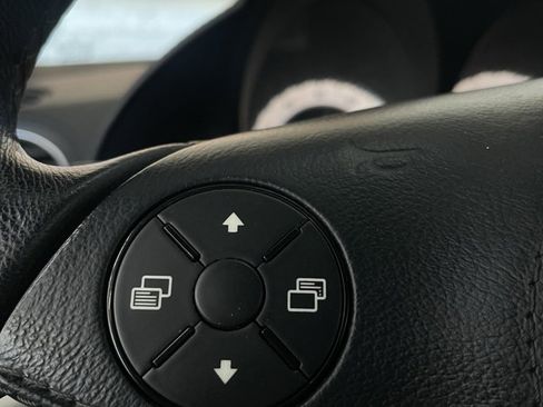 Used 2009 Mercedes-Benz SL 550 w/ Premium I Pkg image 41