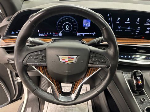 Used 2022 Cadillac Escalade Premium Luxury AWD/4WD image 20