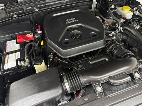 Used 2019 Jeep Wrangler Unlimited Sahara image 42