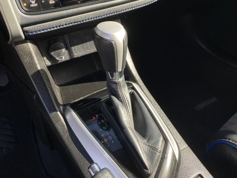 Used 2017 Toyota Corolla SE image 11