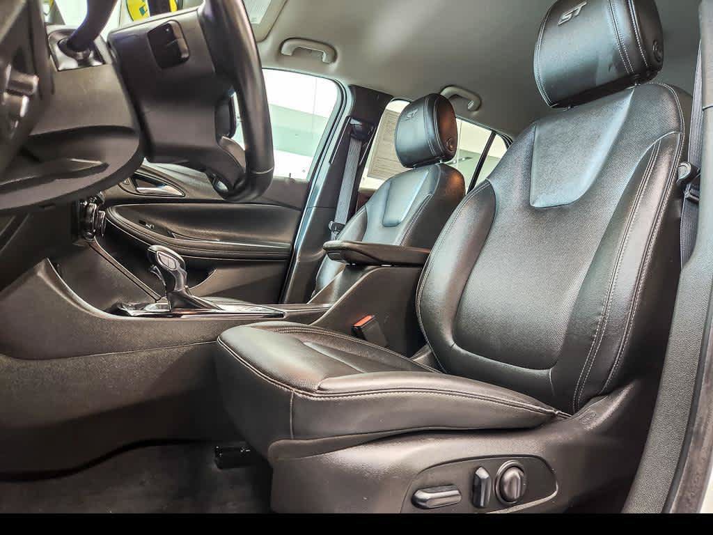 Used 2024 Buick Encore GX Sport Touring w/ Comfort Package FWD image 9