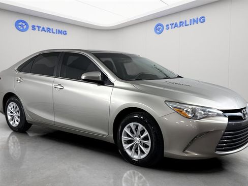 Used 2017 Toyota Camry XLE image 13