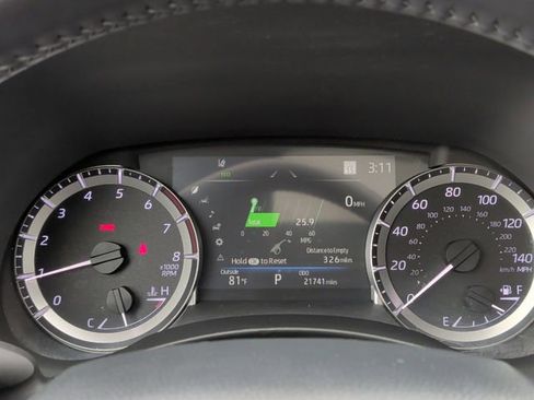 Used 2024 Toyota Highlander XLE FWD image 21