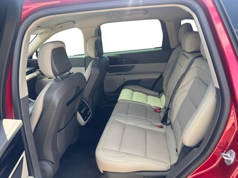 Used 2025 Lincoln Nautilus Premier AWD/4WD image 10
