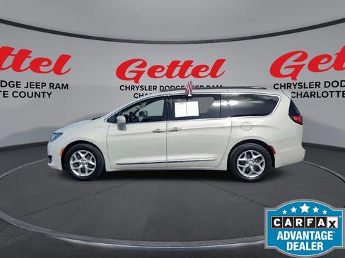Used 2017 Chrysler Pacifica Touring-L w/ Tire & Wheel Group image 5