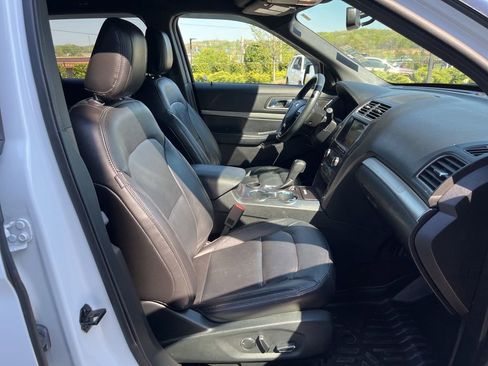 Used 2018 Ford Explorer XLT w/ Equipment Group 202A FWD image 24