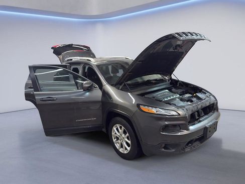 Used 2016 Jeep Cherokee Latitude w/ Safety/Convenience Group AWD/4WD image 7