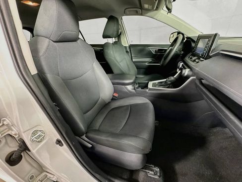 Used 2020 Toyota RAV4 LE FWD image 32