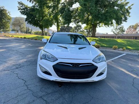 Used 2015 Hyundai Genesis 3.8 RWD image 2