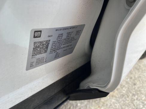 Used 2024 Chevrolet Traverse LT w/ Trailering Package FWD image 41