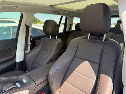 Used 2023 Mercedes-Benz GLS 450 4MATIC image 3