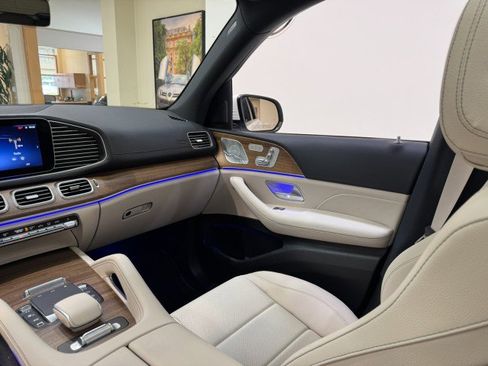 Certified 2025 Mercedes-Benz GLS 450 4MATIC image 10