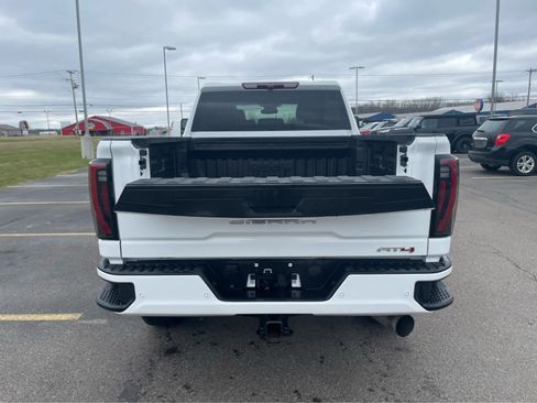 Used 2025 GMC Sierra 2500 AT4 image 12