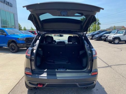 Used 2020 Jeep Cherokee Trailhawk w/ Cold Weather Group AWD/4WD image 24