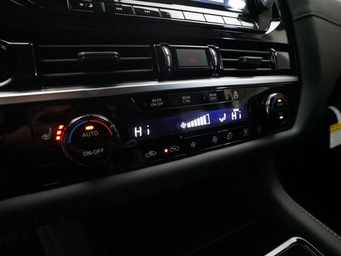 Certified 2025 Nissan Pathfinder SL image 22