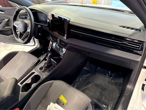 Used 2025 Volkswagen Jetta Sport FWD image 27
