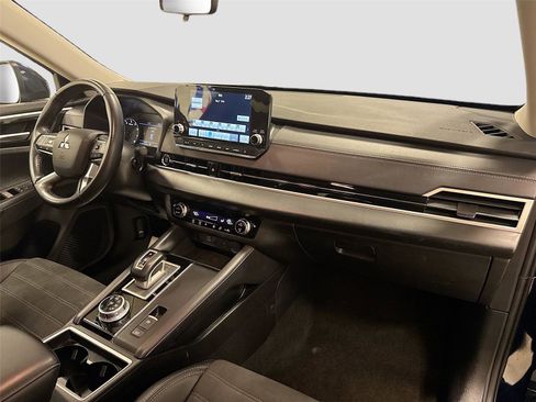 Used 2024 Mitsubishi Outlander FWD image 29