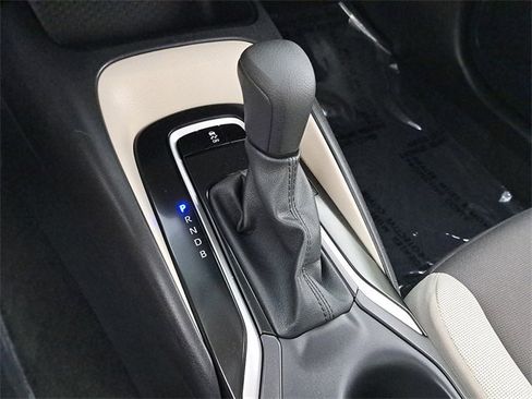 Used 2025 Toyota Corolla LE image 30