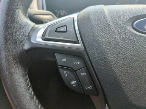Used 2016 Ford Fusion SE FWD image 18