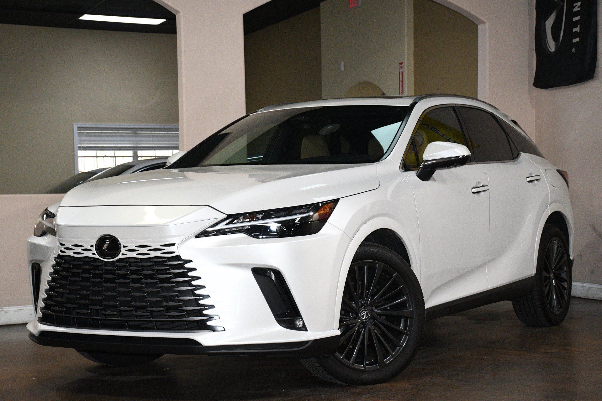 Used 2025 Lexus RX 350 Premium w/ Convenience Package FWD image 4