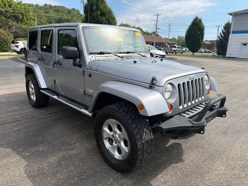 Used 2013 Jeep Wrangler Unlimited Sahara w/ Dual Top Group AWD/4WD image 7