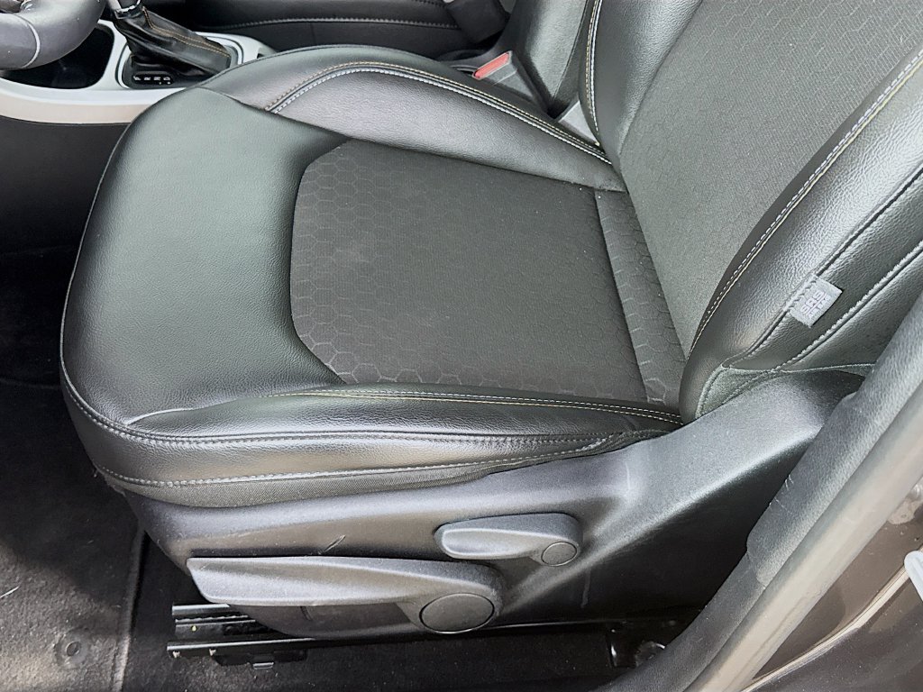 Used 2018 Jeep Compass Latitude w/ Safe & Security Group FWD image 22