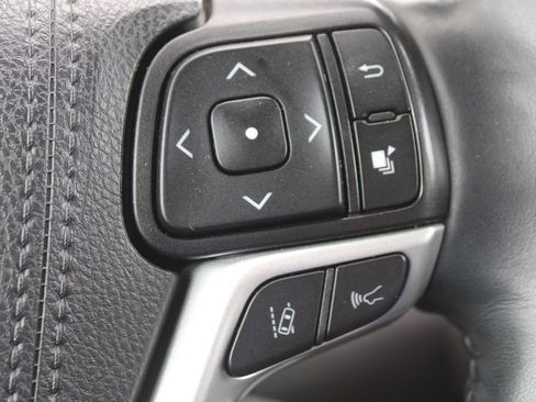 Used 2019 Toyota Highlander Limited Platinum FWD image 36