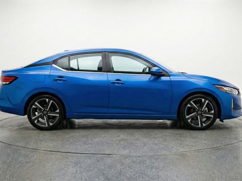 Used 2025 Nissan Sentra SV FWD image 11