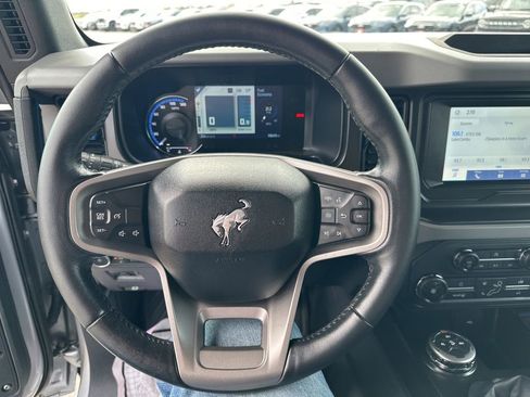 Used 2022 Ford Bronco Black Diamond image 17