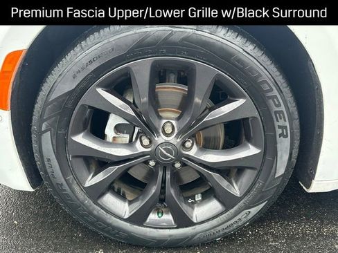 Used 2020 Chrysler Pacifica Limited w/ Quick Order Package 27H Red S image 16