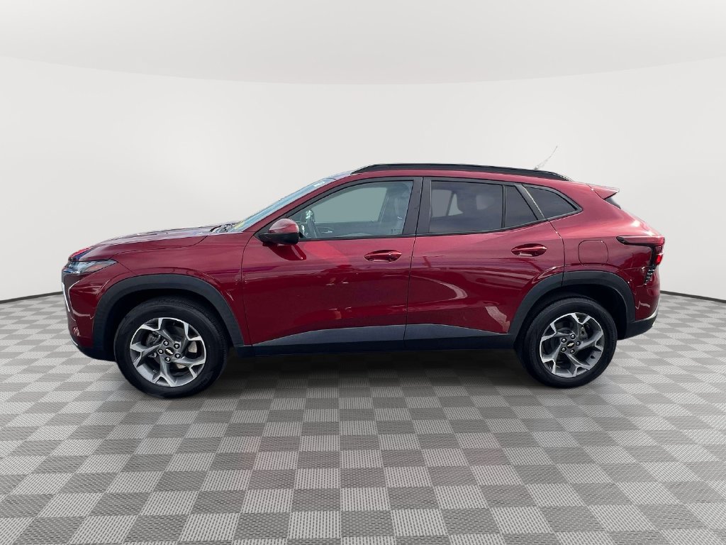 Used 2024 Chevrolet Trax LT w/ Sunroof Package FWD image 8