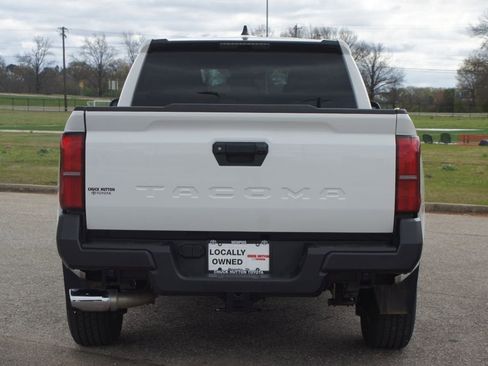 Used 2024 Toyota Tacoma SR image 3