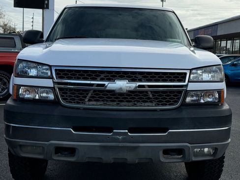 Used 2005 Chevrolet Silverado 2500 LS RWD image 2