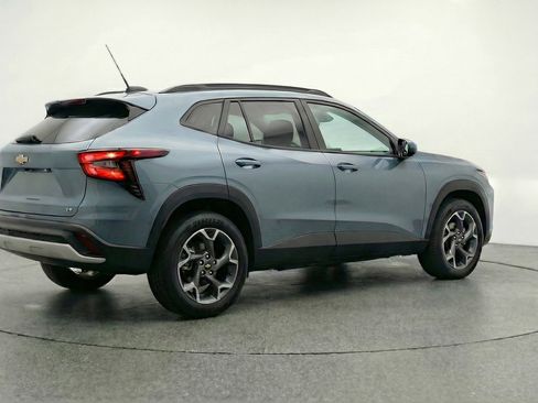 Used 2025 Chevrolet Trax LT image 9