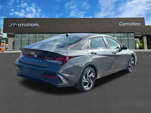 New 2025 Hyundai Elantra Sport image 5