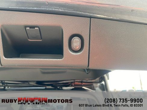 Used 2018 Chevrolet Tahoe Premier AWD/4WD image 25