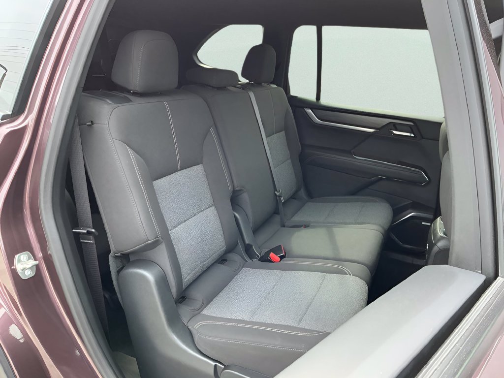Used 2025 GMC Acadia Elevation FWD image 43