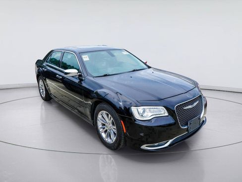 Used 2016 Chrysler 300 C RWD image 2