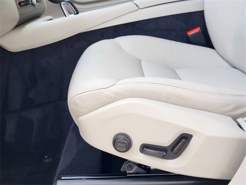 Certified 2025 Volvo XC90 T8 Plus w/ Protection Package Premier image 27