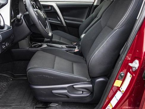 Used 2018 Toyota RAV4 LE image 11