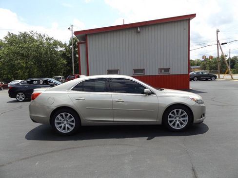 Used 2015 Chevrolet Malibu LT FWD image 5