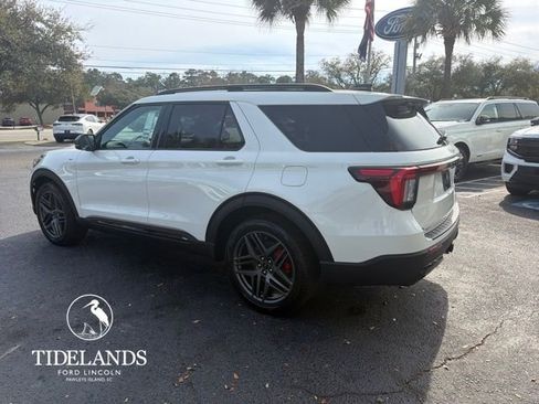 New 2026 Ford Explorer ST-Line w/ ST-Line Street Pack RWD image 5