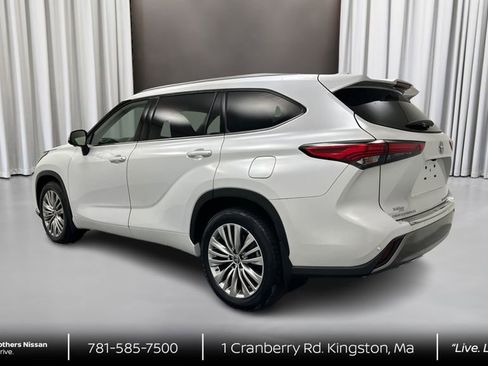Used 2023 Toyota Highlander Platinum AWD/4WD image 6